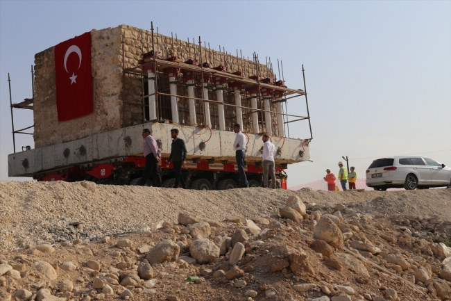Hasankeyf'teki tarihi İmam Abdullah Zaviyesi'nin eyvanı da taşındı